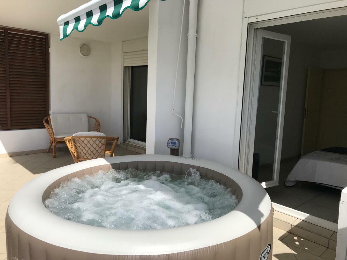 Meublé Homard avec jacuzzi et vue mer Saint-Gilles-les-Bains Exterior foto
